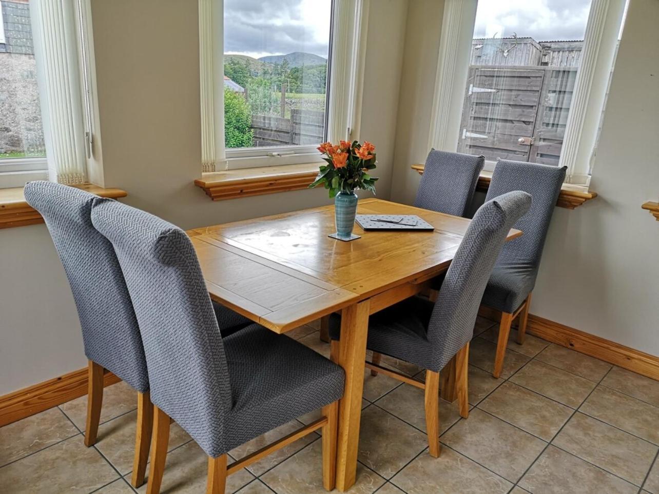Mike'S 3-Bedroom Countryside Cottage Alness Eksteriør bilde