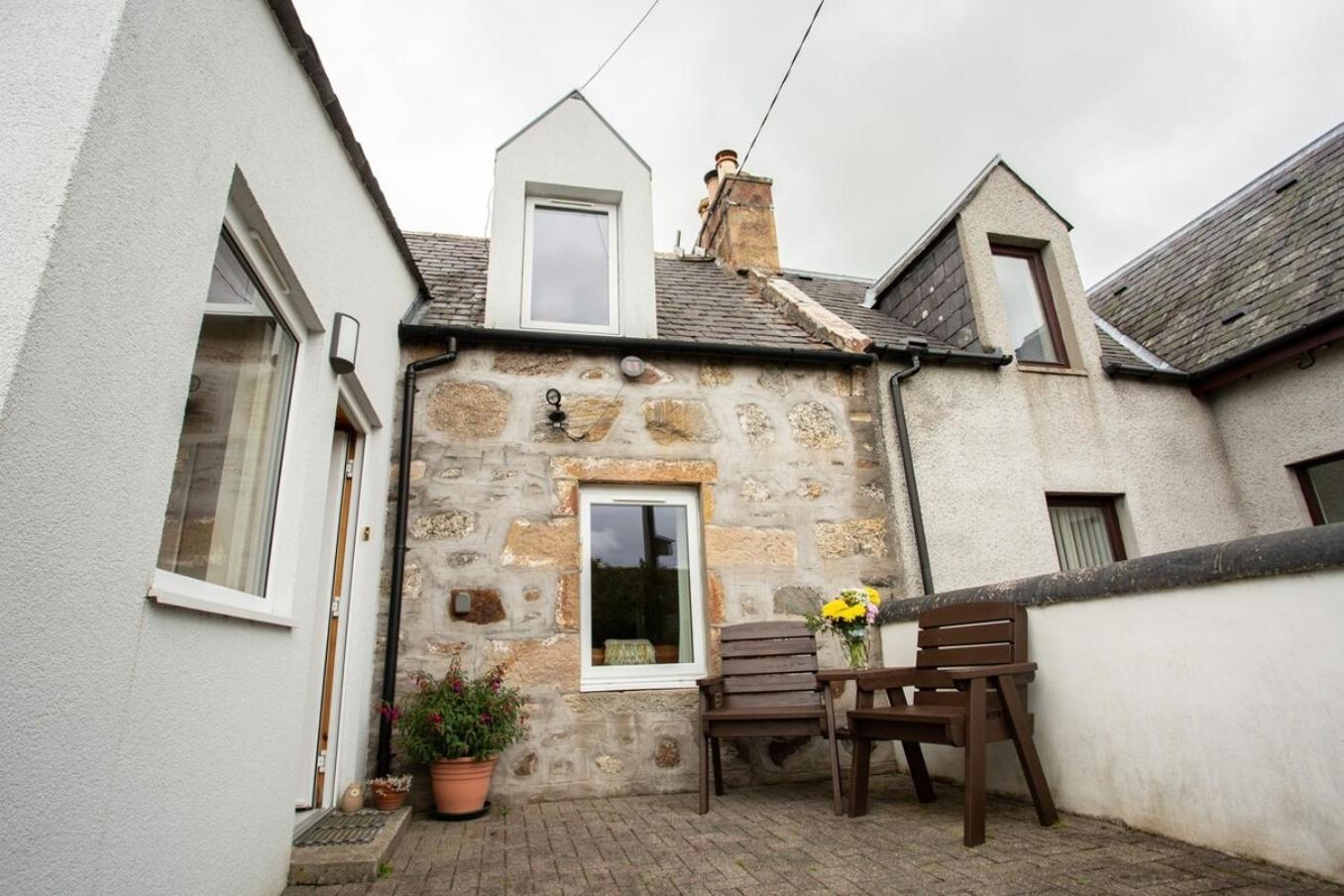 Mike'S 3-Bedroom Countryside Cottage Alness Eksteriør bilde